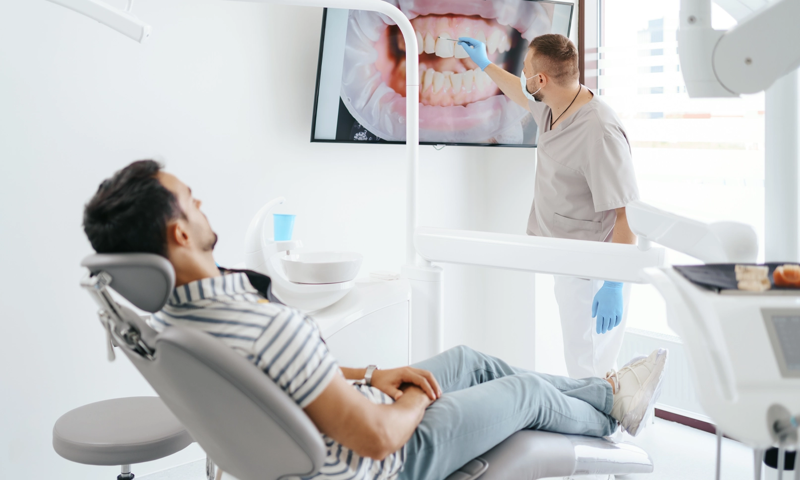 Eslotus Clinics - Gülüşünüze Sanatsal Bir Dokunuş